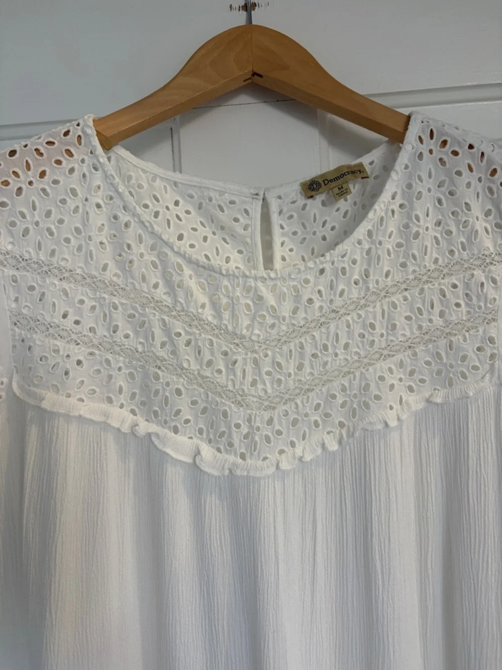 Democracy White Eyelet Yoke Cap Sleeve Top Size Medium - Picture 3 of 6